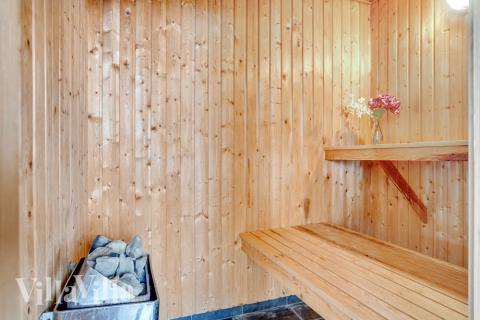 Nyd varmen i saunaen i luksushus nr. 260 til 16 personer