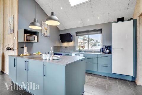 Køkkenet i luksushus nr. 260 er udstyrret, så I let kan lave mad til 16 personer.