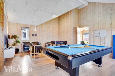 Luksushus 260 til 16 personer byder på et stort aktivitetsrum med bl.a. billard og dart