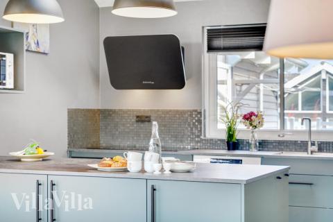 Køkkenet i luksushus nr. 260 er godt indrettet.