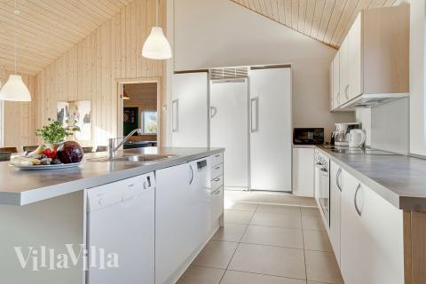 Køkkenet i luksushus nr. 237 er udstyrret, så I let kan lave mad til 20 personer.