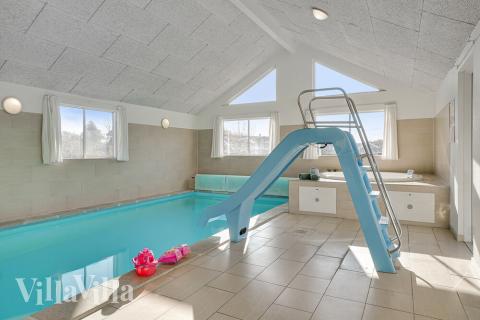 Den lækre pool i luksushuse nr. 237 til 20 personer