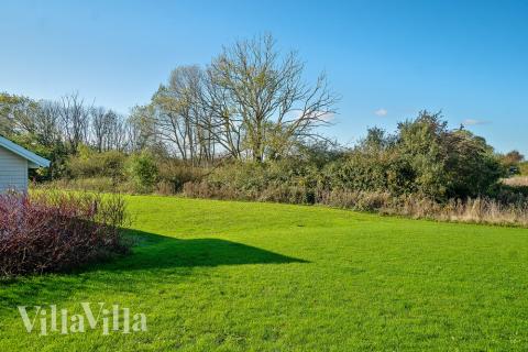 På terrassen i sommerhus nr. 237 er der plads til 20 personer.