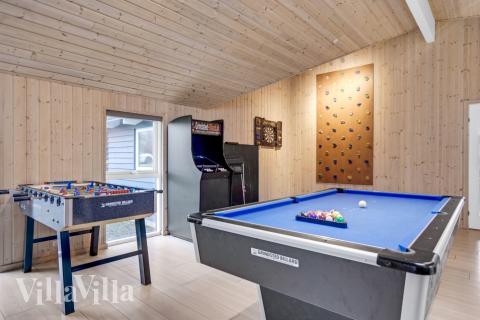 Aktivitetsrum i luksushus nr. 262 med 5 soveværelser og plads til 14 personer.