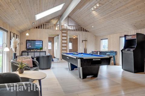 Luksushus 262 til 14 personer byder på et stort aktivitetsrum med bl.a. billard og dart