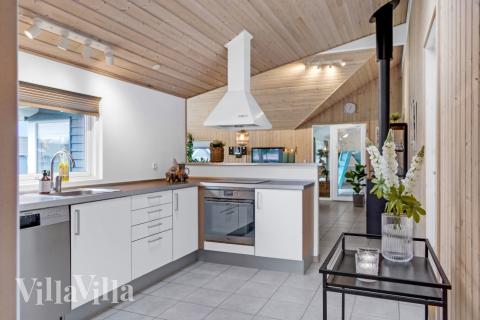 Køkkenet i luksushus nr. 262 er udstyrret, så I let kan lave mad til 14 personer.