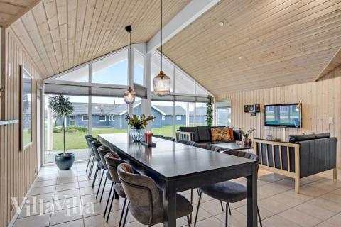 Det store lyse opholdrum i luksushus nr. 262 til 14.