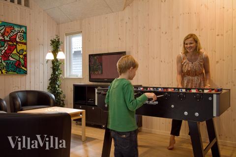 Efter svømmeturen er der rig mulighed for at udfordre hinanden i billard, bordtennis, bordfodbold og dart i husets aktivitetsrum