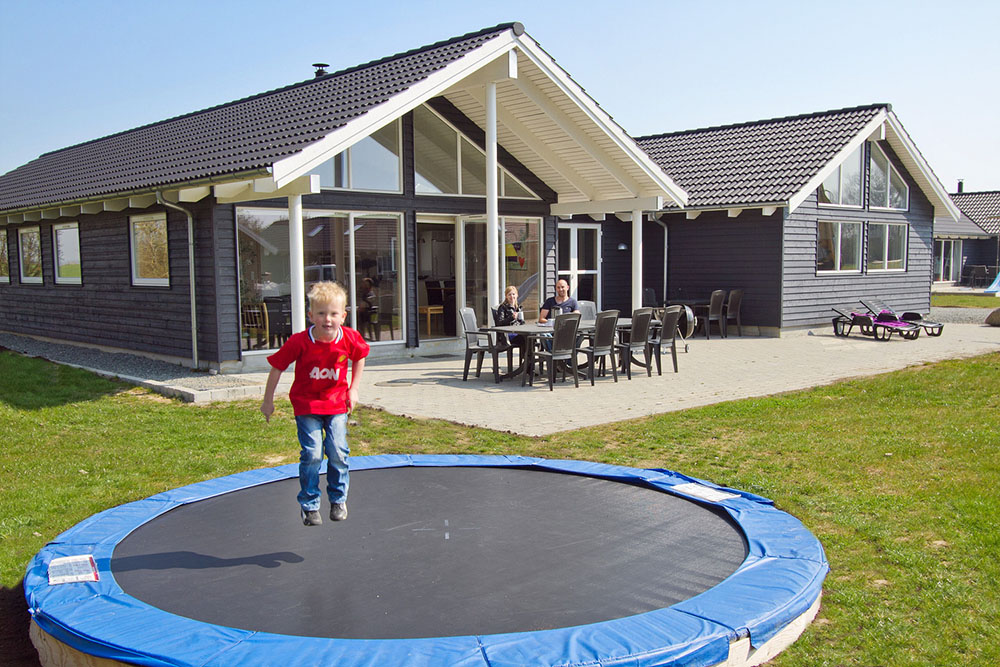 Dette dejlige og velindrettede poolhus ligger ved Kegnæs Strand på Sydals' sydkyst