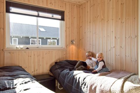 Soveværelserne er velindrettede med enkelt- eller dobbeltsenge og skabe