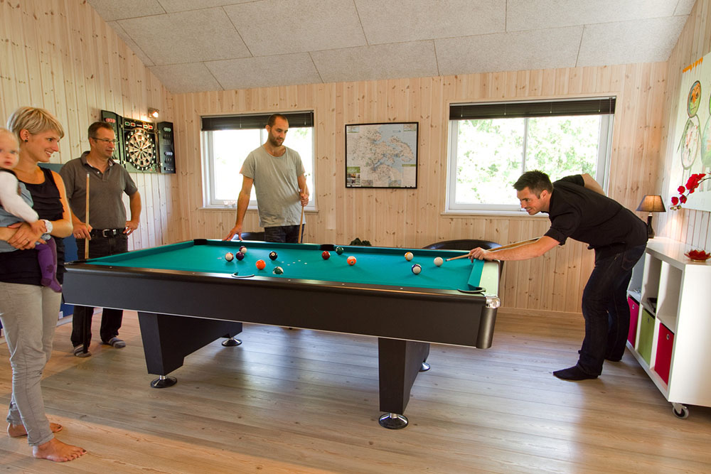I husets aktivitetsrum kan I udfordre hinanden i både billard/ bordtennis og dart