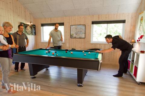 I husets aktivitetsrum kan I udfordre hinanden i både billard/ bordtennis og dart