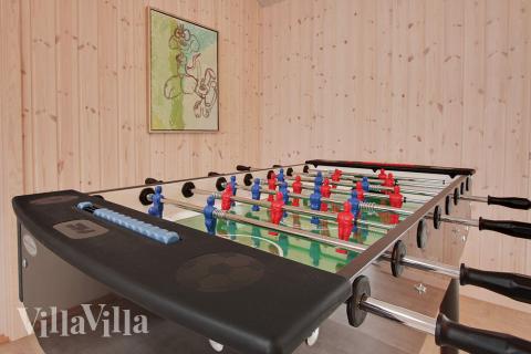 Aktivitetsrum i luksushus nr. 266 med 6 soveværelser og plads til 16 personer.