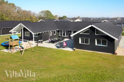 Dette skønne poolhus fyldt med aktiviteter på Kegnæs sikrer en sjov ferie for alle uanset vejr og årstid