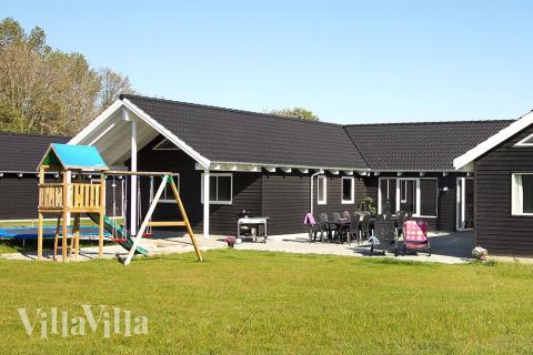 Dette skønne poolhus fyldt med aktiviteter sikrer en sjov ferie for alle uanset vejr og årstid