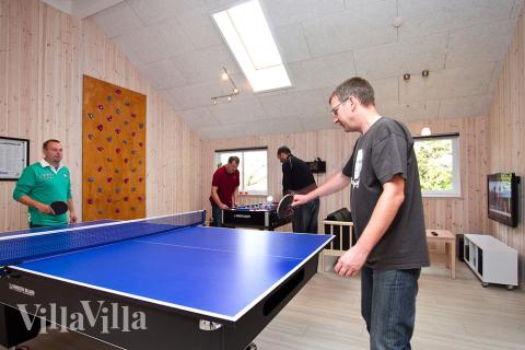 Ud over husets vandland er der rig mulighed for at udfordre hinanden i billard/bordtennis, fodboldspil eller dart