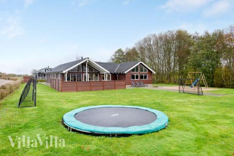 Ud over de mange timer, man kan bruge i husets pool-afdeling, så byder luksushus 280 også på mange udendørs aktiviteter