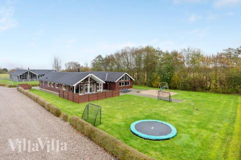 Dette skønne poolhus nr. 280 med plads til 18 personer ligger i Sydjylland