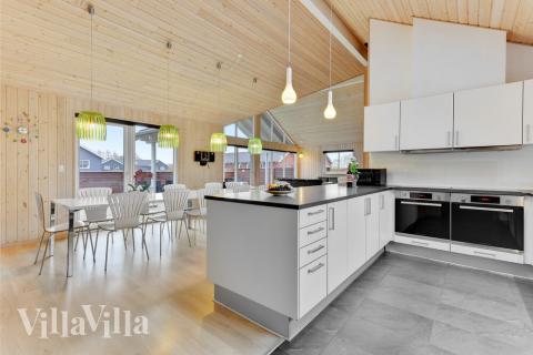 Køkkenet i luksushus nr. 280 er godt indrettet.