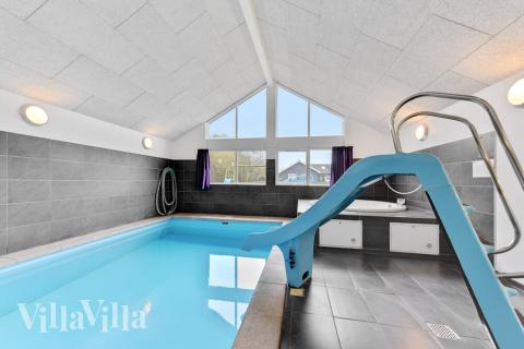 Den lækre pool i luksushuse nr. 280 til 18 personer