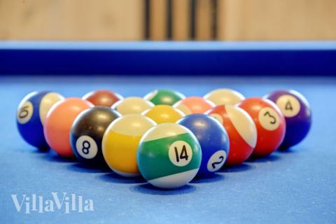 Luksushus 280 til 18 personer byder på et stort aktivitetsrum med bl.a. billard og dart