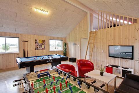 I aktivitetsrummet kan I udfordre hinanden i både billard/bordtennis, dart og fodboldspil