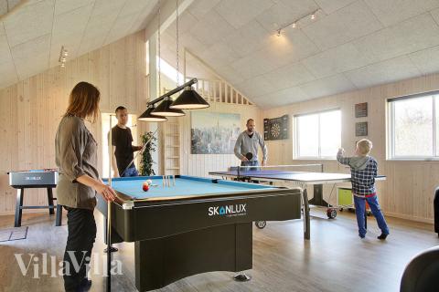 Er der mere energi efter aktiviteterne i husets eget badeland kan der i aktivitetsrummet dystes i både billard, bordtennis og fodboldspil 