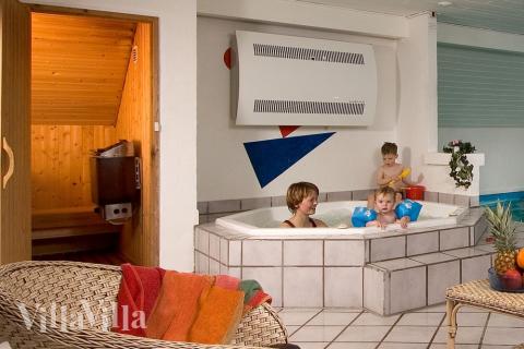 I spabadet kan der rigtigt slappes af efter svømmeturen (standvandspa)