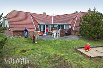 Velkommen til dette sommerhus på Fanø, som er kendt for sin skønne natur. Huset har pool og mange aktiviteter.