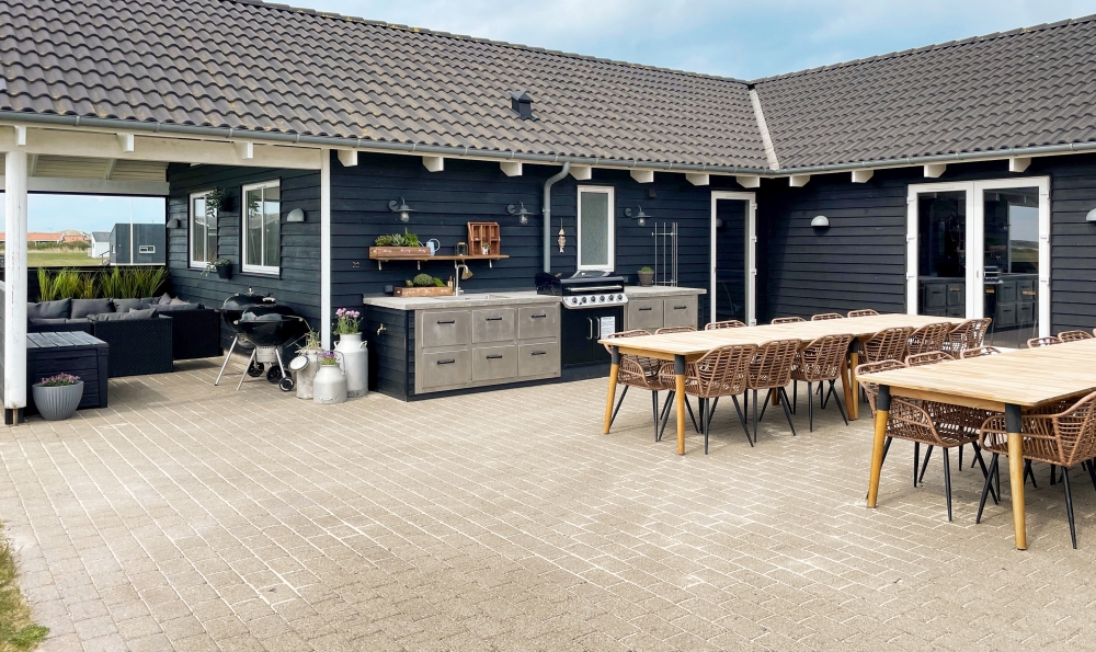 Stor terrasse ved luksushus nr. 293 i Vestjylland.