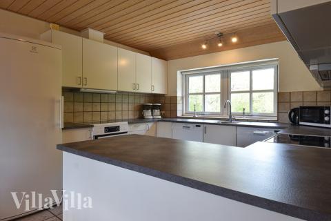 Køkkenet i luksushus nr. 146 er godt indrettet.