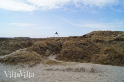 Stranden nær luksushus nr. 146 i Vestjylland indbyder til en gåtur.