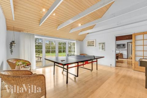 Ud over de mange timer, man kan bruge i husets pool-afdeling, så byder luksushus 145 også på billard/bordtennis og dart