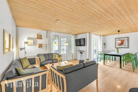 Sofaen i luksushus 145 i Vestjylland indbyder til brætspil eller at se en film sammen.