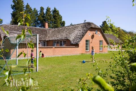 Flot sommerhus nr. 145 med god plads til op til 22 personer