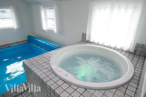 Nyd varmen i spaen i luksushus nr. 168 i Vestjylland