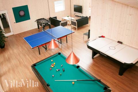 Ud over de mange timer, man kan bruge i husets pool-afdeling, så byder luksushus 168 også på billard/bordtennis og dart