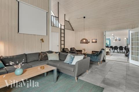 Huset er med indbygget lærred og projektor meget velegnet til firmaarrangementer og konferencer. Der er naturligvis også gratis trådløs internet i huset