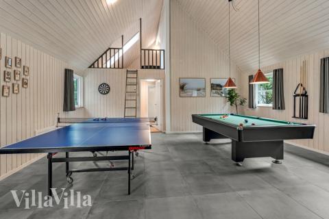 Aktivitetsrum i luksushus nr. 189 med 10 soveværelser og plads til 24 personer.