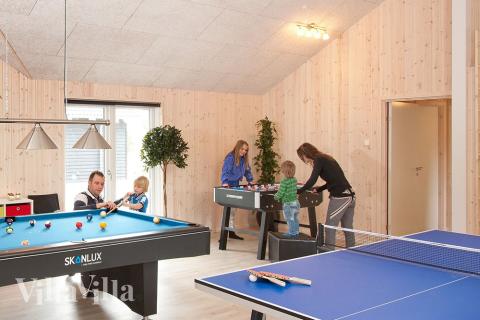 Der kan både dystes om æren eller opvasken i dart, bordtennis, pool/billard, fodboldspil eller Playstation 3