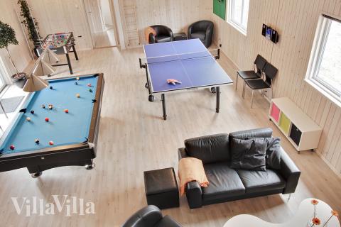 I billardrummet kan der dystes i bl.a. billard, pool og dart