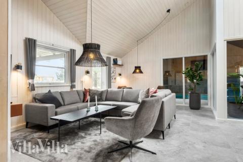 Sofaen i luksushus 167 i Vestjylland indbyder til brætspil eller at se en film sammen.