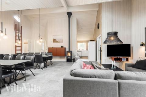 Det store lyse opholdrum i luksushus nr. 167 til 24.