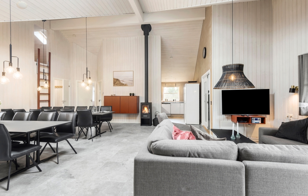 Det store lyse opholdrum i luksushus nr. 167 til 24.