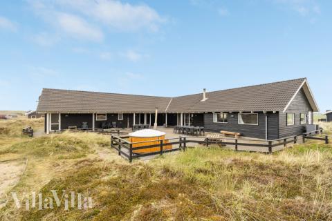 Dette skønne poolhus nr. 176 med plads til 24 personer ligger i Vestjylland