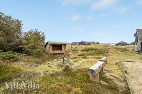 Ud over de mange timer, man kan bruge i husets pool-afdeling, så byder luksushus 176 også på mange udendørs aktiviteter