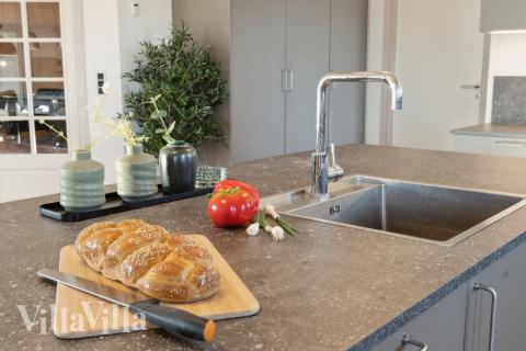 Køkkenet i luksushus nr. 176 er godt indrettet.