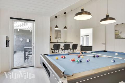 Er man til en aktiv ferie, så har sommerhuset rigeligt at byde på med både bordtennis, airhockey, fodboldspil og Playstation 