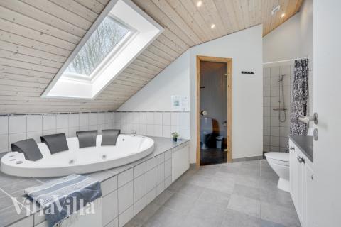 Nyd varmen i spaen i luksushus nr. 232 i Lolland/Falster/Møn