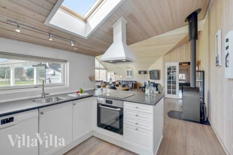 I luksushusets køkken findes alt, hvad I skal bruge til at lave mad til 10 personer. 